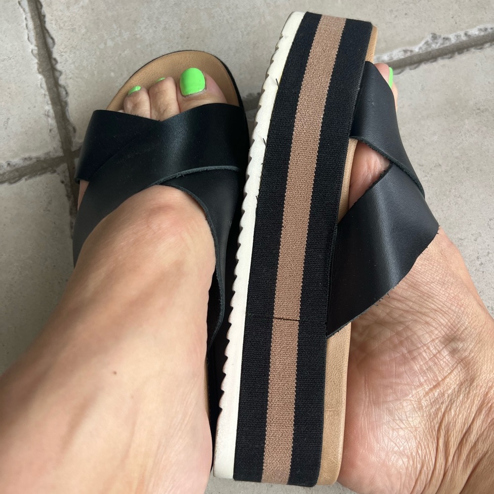 Steve Madden Black wedge sandals size 7